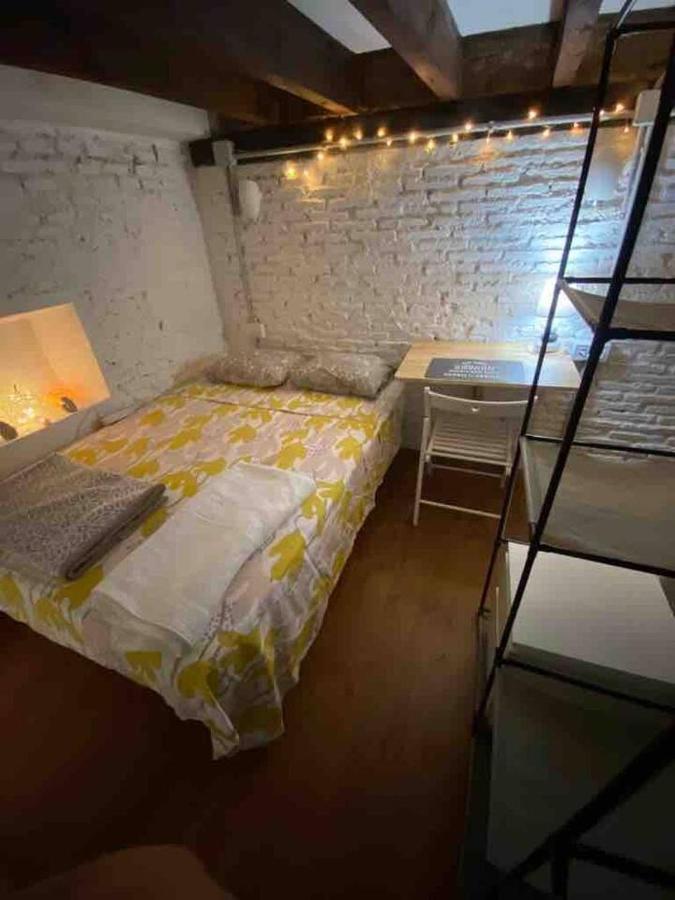 Airbhouse Private Rooms & Apartments Sevilla Exteriör bild