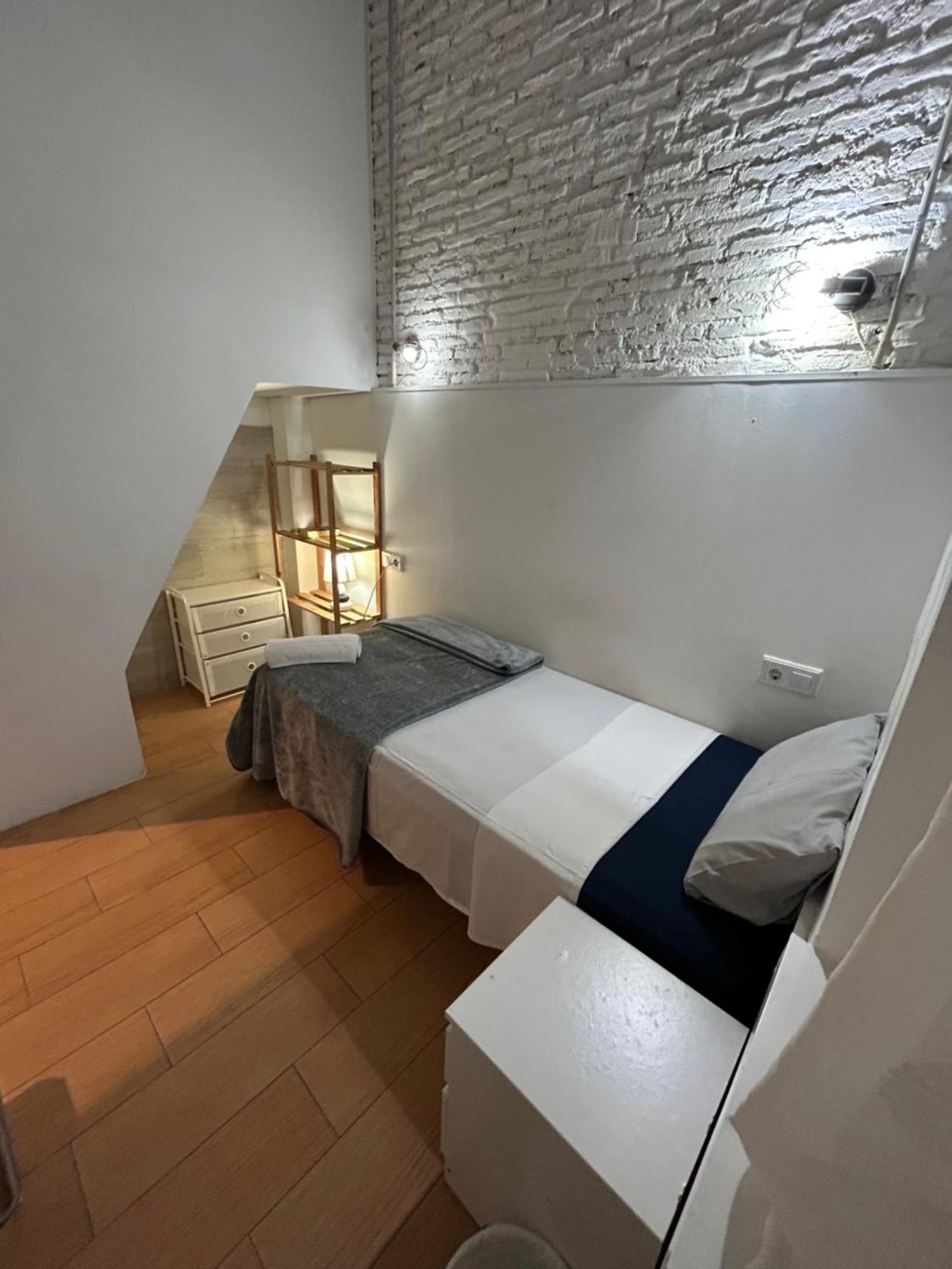 Airbhouse Private Rooms & Apartments Sevilla Exteriör bild